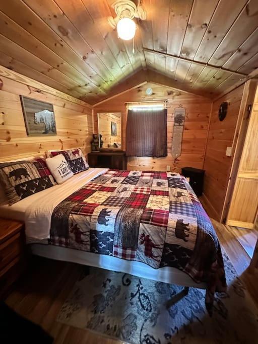 Cozy Cabin Walking Distance To Parkway! Pigeon Forge Extérieur photo
