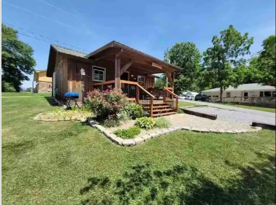 Cozy Cabin Walking Distance To Parkway! Pigeon Forge Extérieur photo