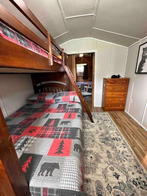 Cozy Cabin Walking Distance To Parkway! Pigeon Forge Extérieur photo
