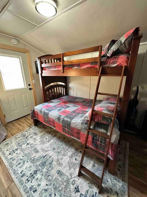 Cozy Cabin Walking Distance To Parkway! Pigeon Forge Extérieur photo