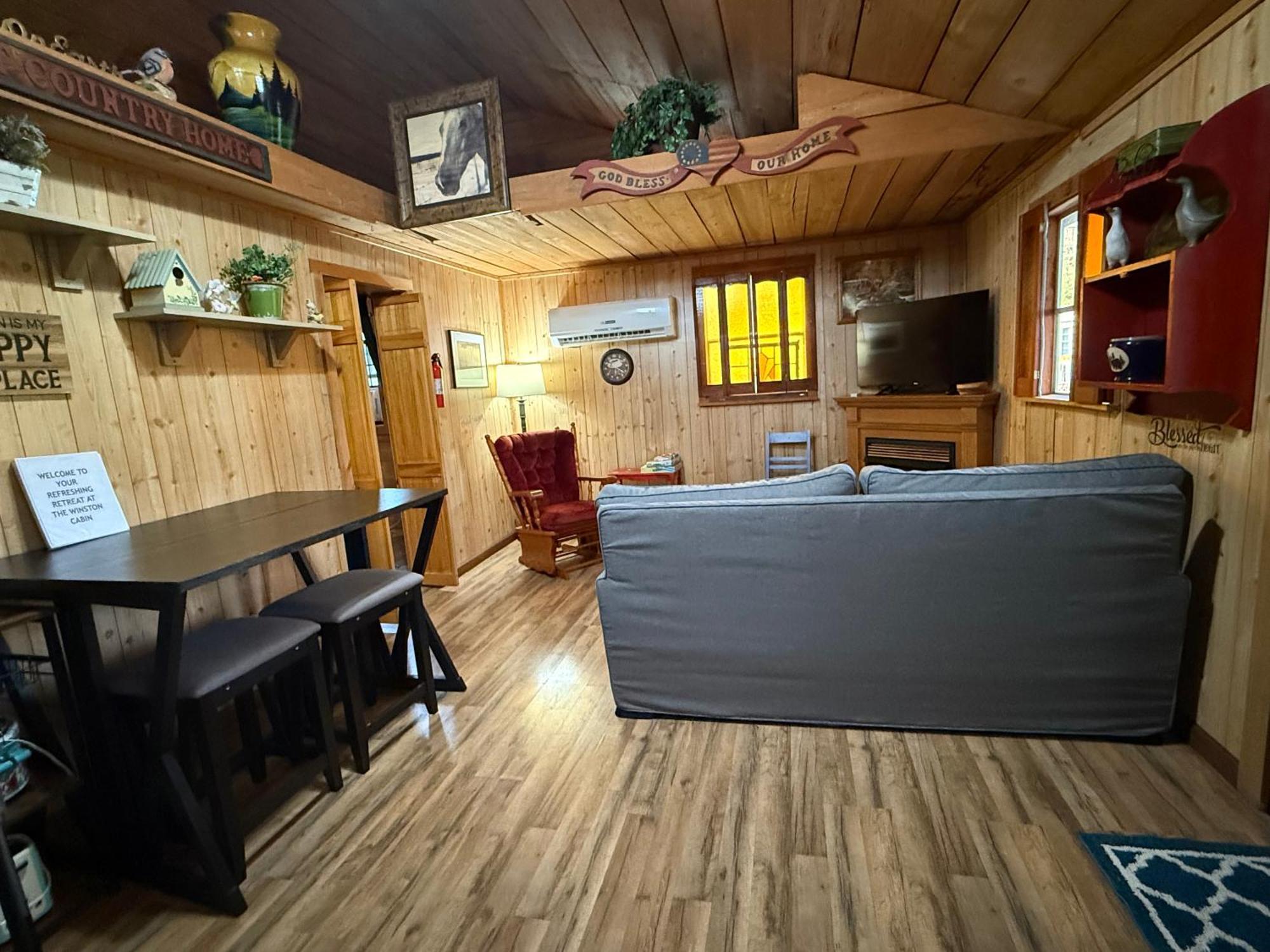 Cozy Cabin Walking Distance To Parkway! Pigeon Forge Extérieur photo
